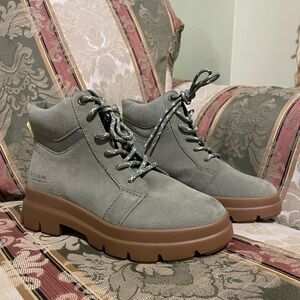 KOOLABURRA BY UGG JOZIE HIKING BOOTS. Size 9 Women
N21-13